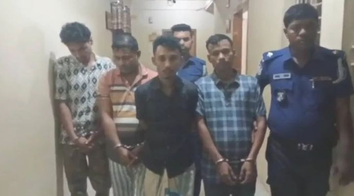 কক্সবাজারের চকরিয়ায় আন্তঃজেলা ডাকাতদলের ৪ সদস্য গ্রেপ্তার